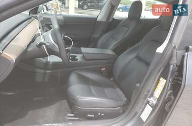Седан Tesla Model 3 2021 в 