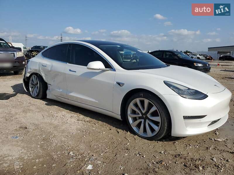 Седан Tesla Model 3 2018 в Києві