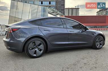 Седан Tesla Model 3 2022 в 