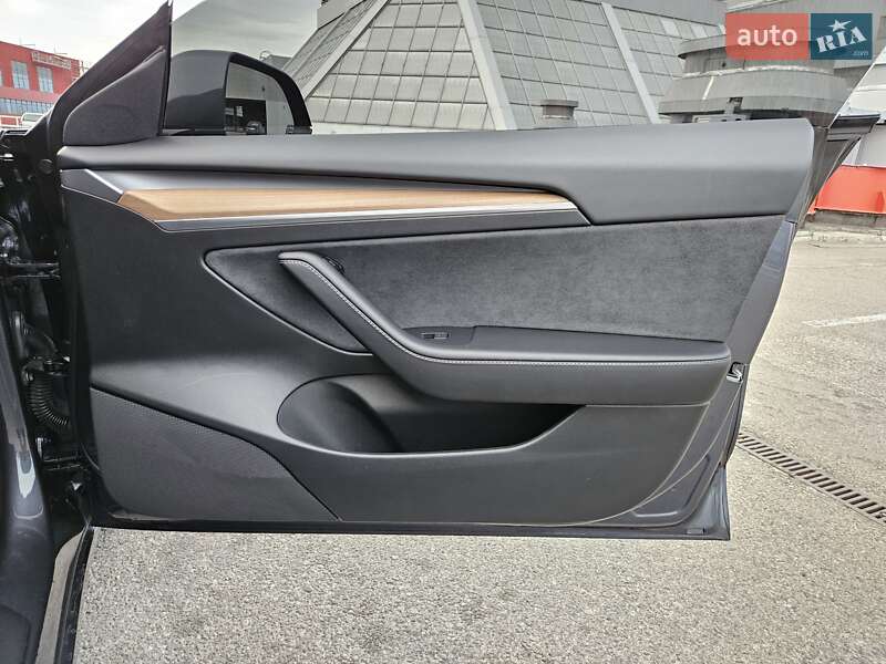 Седан Tesla Model 3 2022 в Дніпрі