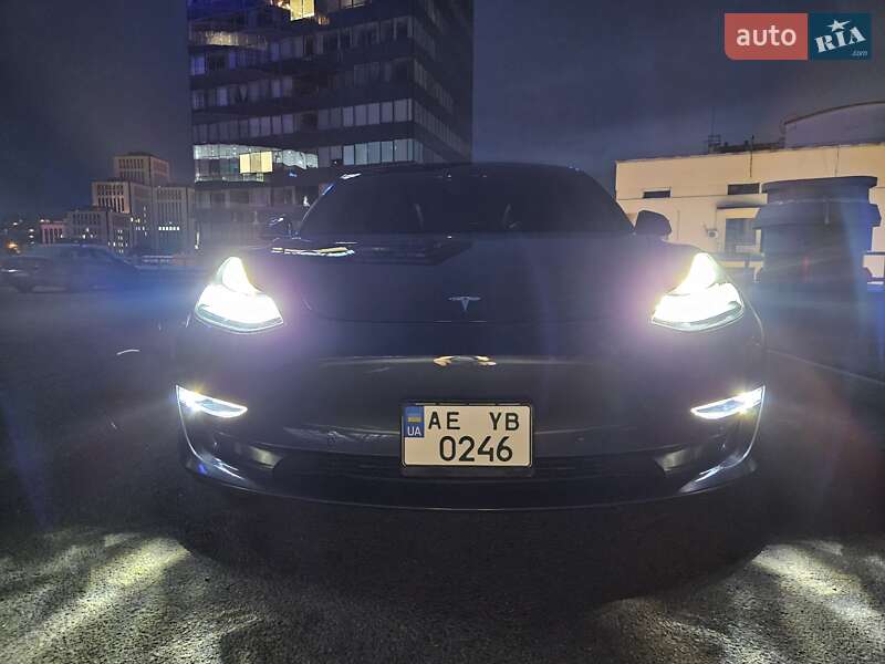 Седан Tesla Model 3 2022 в Дніпрі