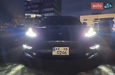 Седан Tesla Model 3 2022 в 