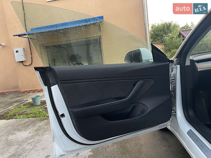 Седан Tesla Model 3 2019 в Тернополе