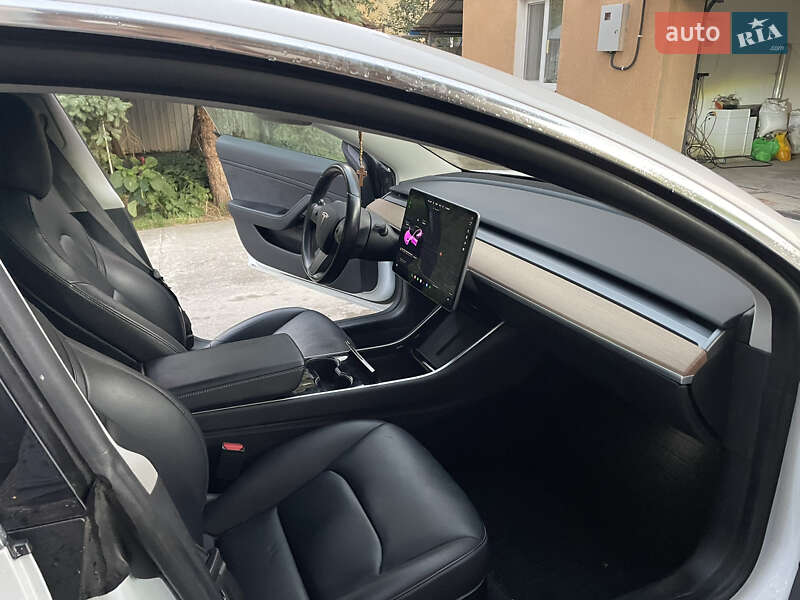 Седан Tesla Model 3 2019 в Тернополе