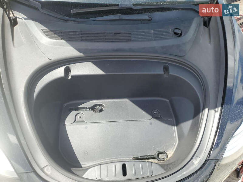 Седан Tesla Model 3 2019 в Києві