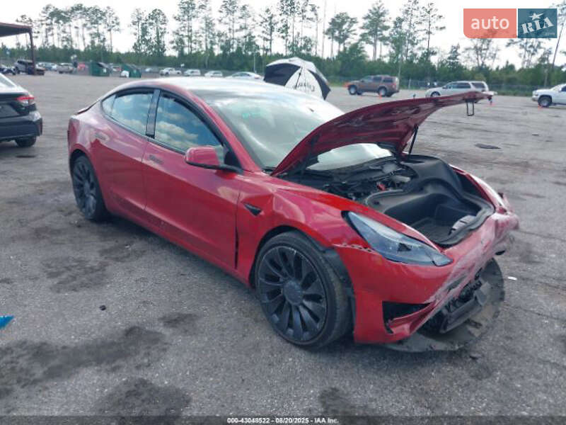 Седан Tesla Model 3 2023 в 