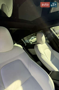 Седан Tesla Model 3 2021 в 