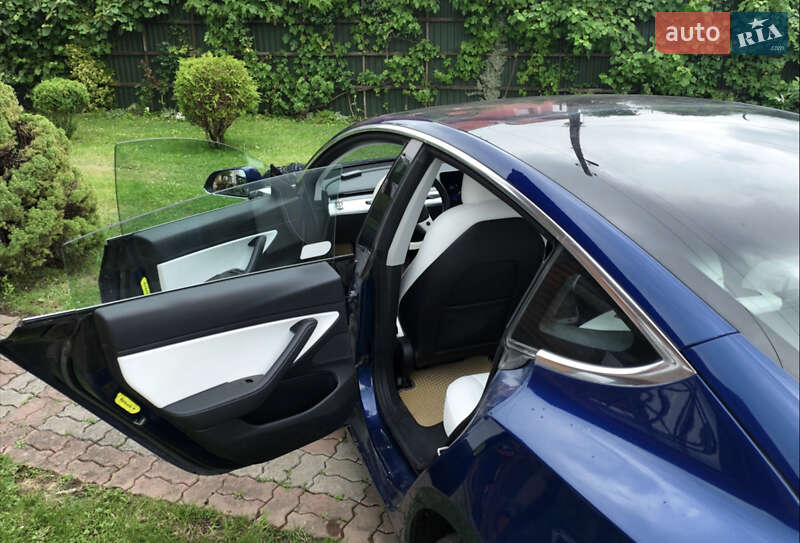 Седан Tesla Model 3 2018 в Києві