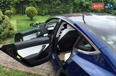 Седан Tesla Model 3 2018 в 