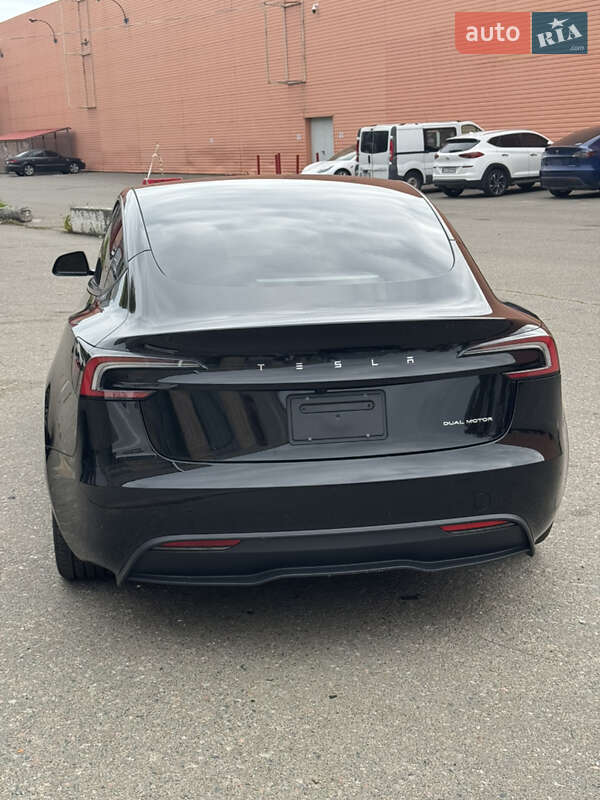 Седан Tesla Model 3 2025 в Киеве