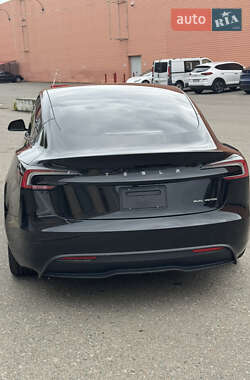 Седан Tesla Model 3 2025 в 