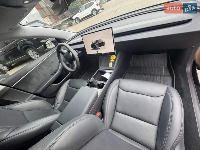 Седан Tesla Model 3 2025 в Киеве