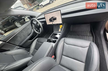 Седан Tesla Model 3 2025 в 