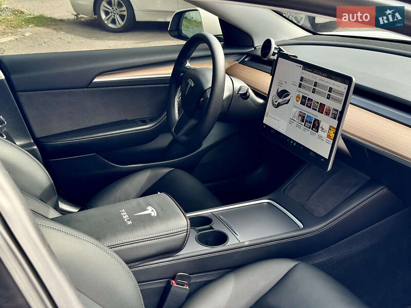 Седан Tesla Model 3 2021 в Виннице