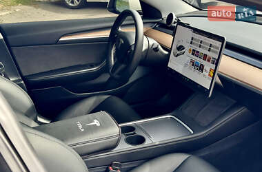Седан Tesla Model 3 2021 в 