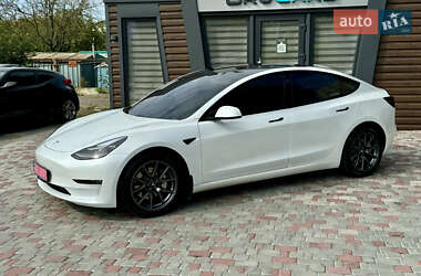 Седан Tesla Model 3 2021 в 