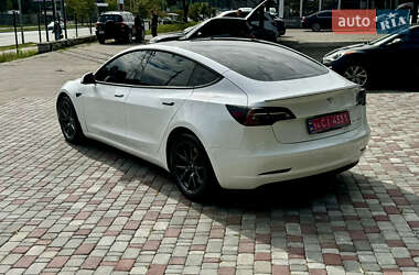 Седан Tesla Model 3 2021 в 