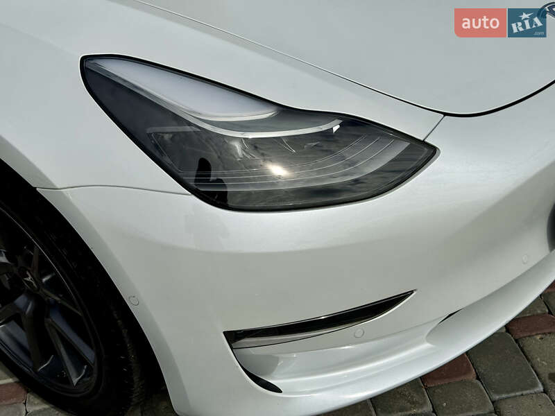 Седан Tesla Model 3 2021 в Виннице