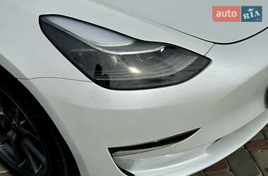 Седан Tesla Model 3 2021 в 