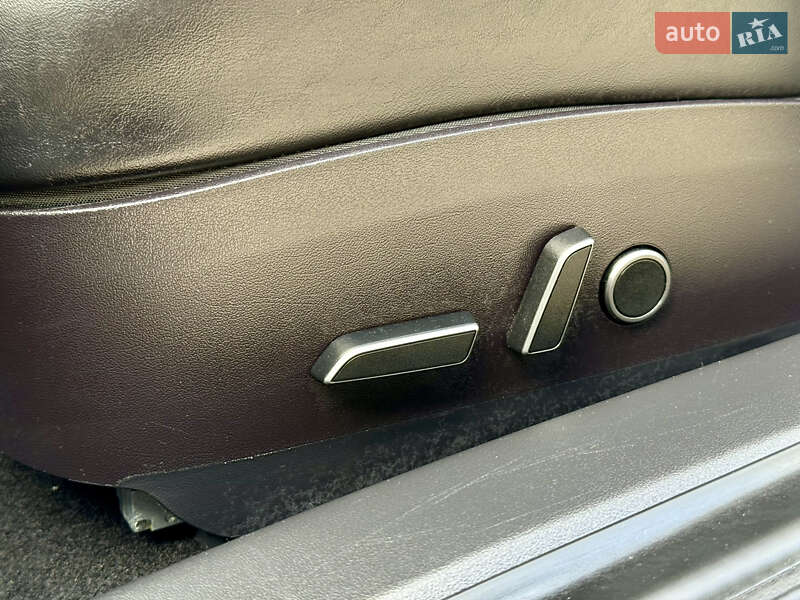 Седан Tesla Model 3 2021 в Виннице