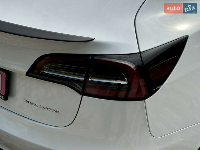 Седан Tesla Model 3 2021 в Виннице