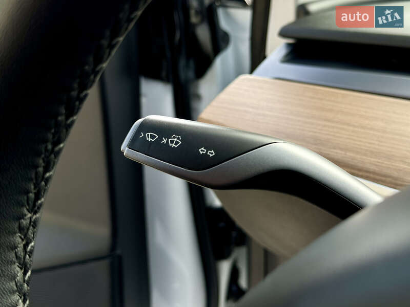 Седан Tesla Model 3 2021 в Виннице