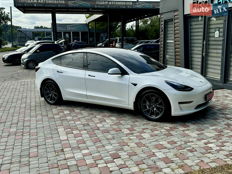 Седан Tesla Model 3 2021 в Виннице