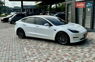 Седан Tesla Model 3 2021 в 
