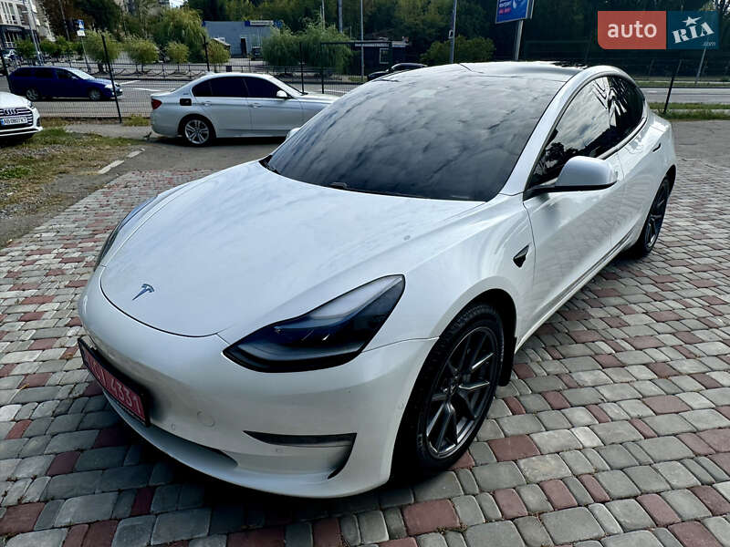 Седан Tesla Model 3 2021 в Виннице
