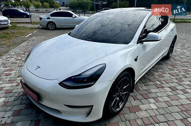 Седан Tesla Model 3 2021 в 