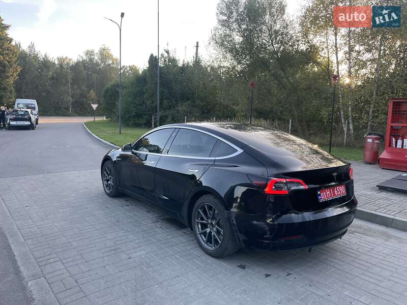 Седан Tesla Model 3 2018 в Львові
