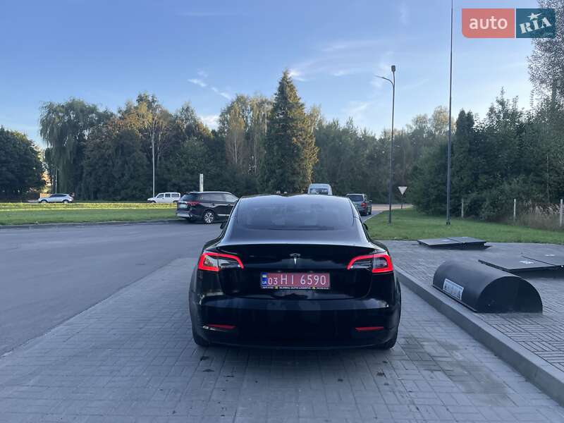 Седан Tesla Model 3 2018 в Львові