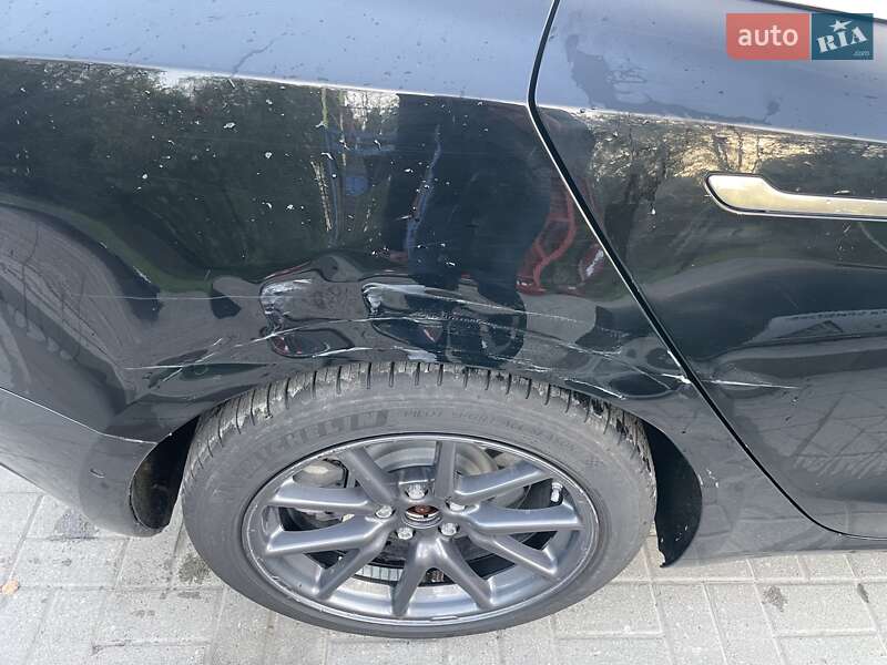 Седан Tesla Model 3 2018 в Львові