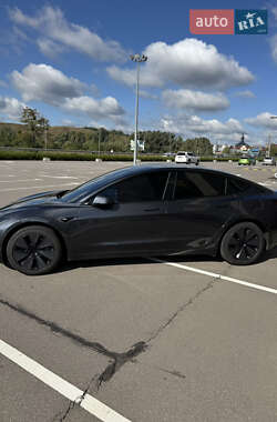 Седан Tesla Model 3 2024 в 