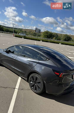 Седан Tesla Model 3 2024 в 