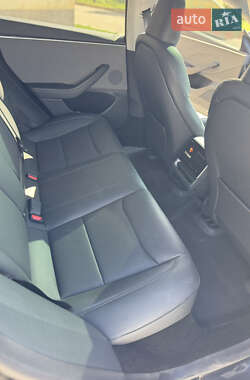 Седан Tesla Model 3 2024 в 
