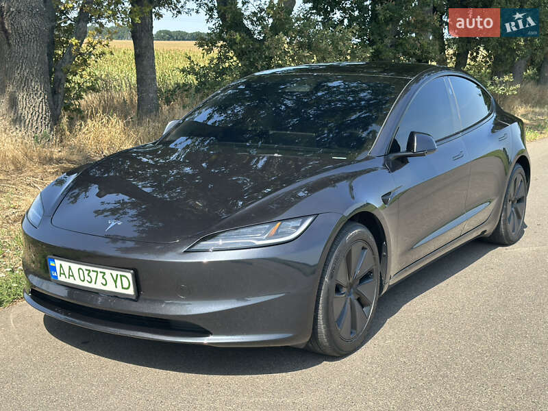 Tesla Model 3 2024