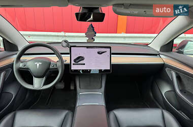 Седан Tesla Model 3 2023 в 