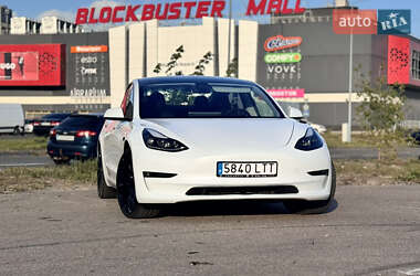 Седан Tesla Model 3 2023 в Києві