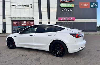 Седан Tesla Model 3 2023 в 