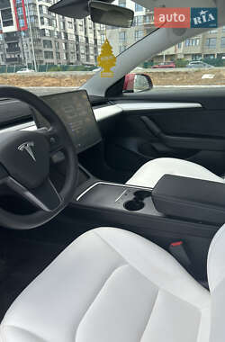 Седан Tesla Model 3 2021 в 