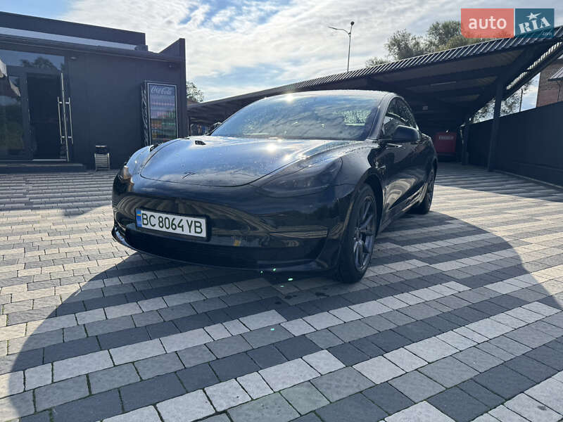 Седан Tesla Model 3 2021 в Львове