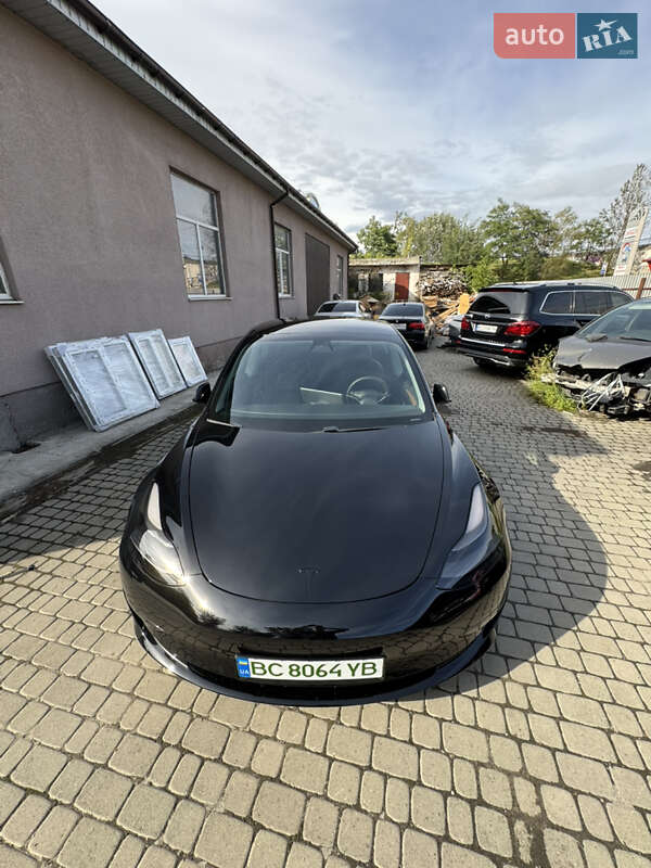 Седан Tesla Model 3 2021 в Львове