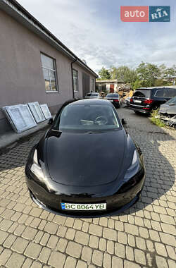 Седан Tesla Model 3 2021 в 