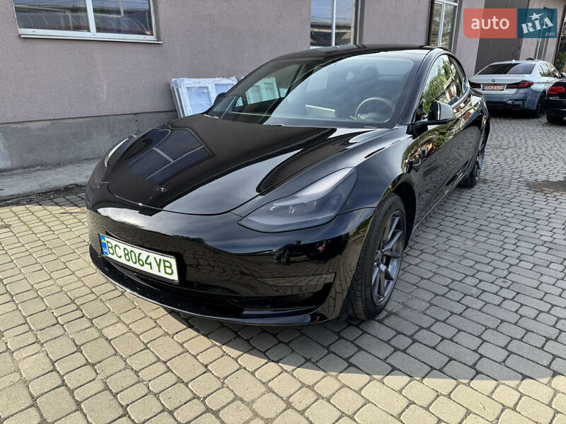 Седан Tesla Model 3 2021 в Львове