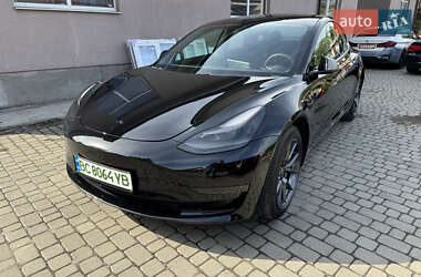 Седан Tesla Model 3 2021 в 