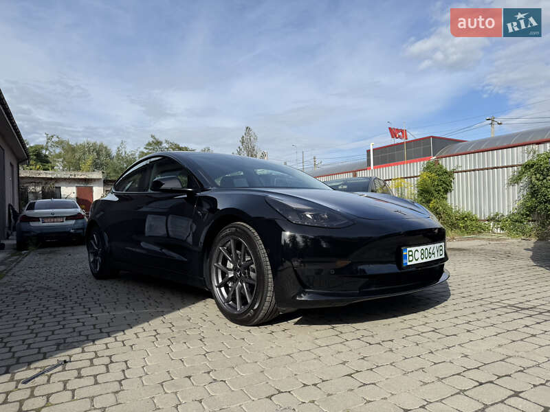 Седан Tesla Model 3 2021 в Львове