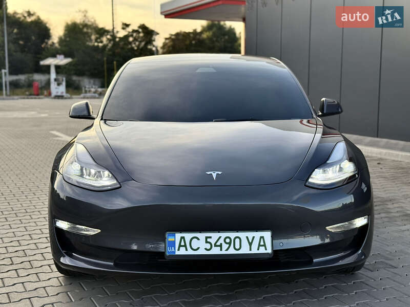 Седан Tesla Model 3 2021 в Кривом Роге