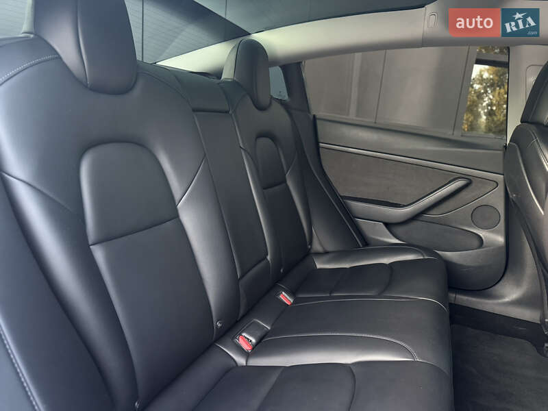 Седан Tesla Model 3 2021 в Кривом Роге