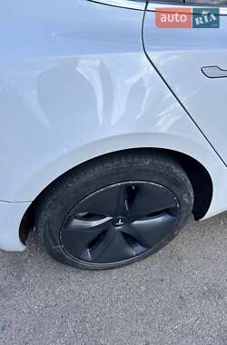 Седан Tesla Model 3 2020 в Бориславі